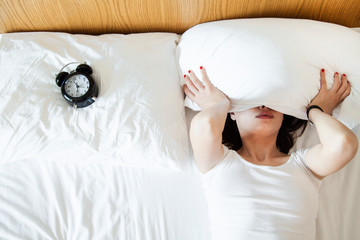 We Asked A Somnologist And A Sleep Specialist Does Dayquil Keep You Awake? - Healthsoothe
