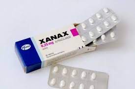 G 3722 White Xanax Bar: Basics, Side Effects, Addiction, Pictures, And Reviews G 3722 White Xanax Bar (Feature)